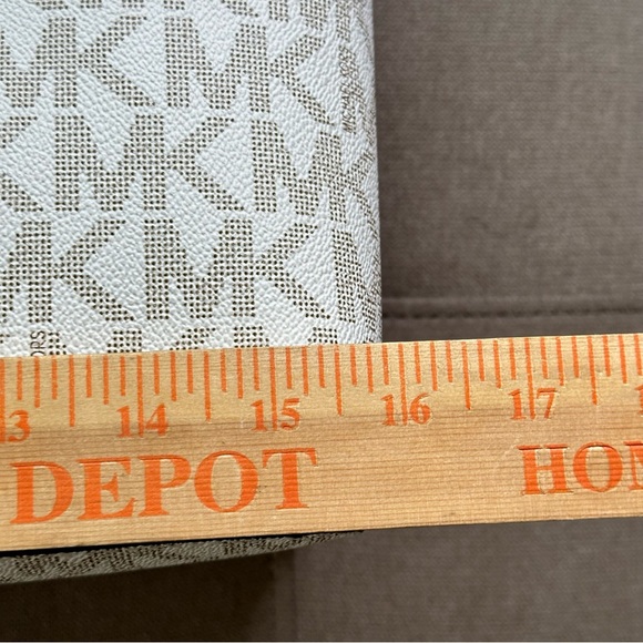 Authentic Michael Kors LG MF TZ tote New with Tag - Picture 6 of 10